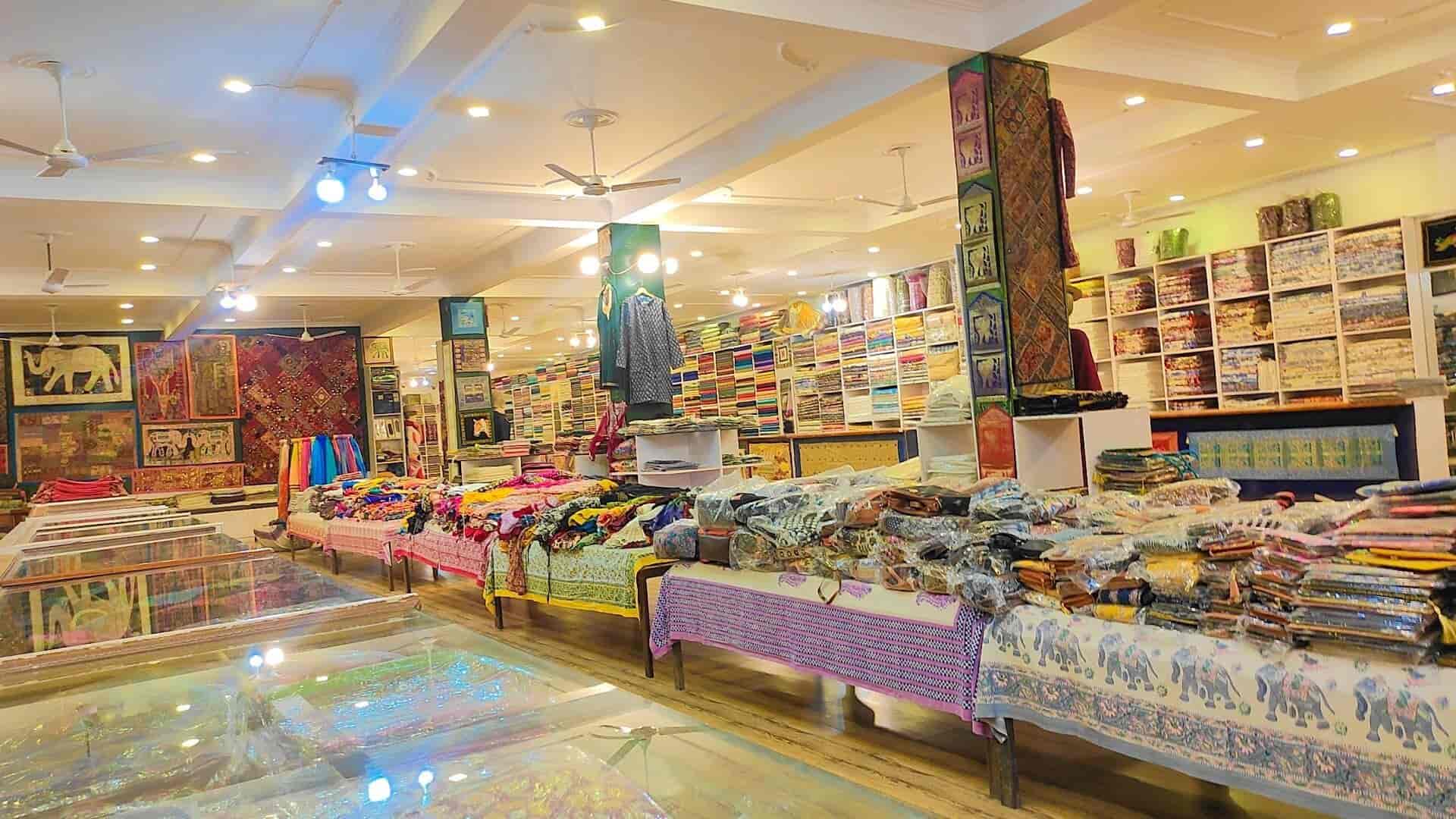 Local handicrafts on display at a Sawai Madhopur market